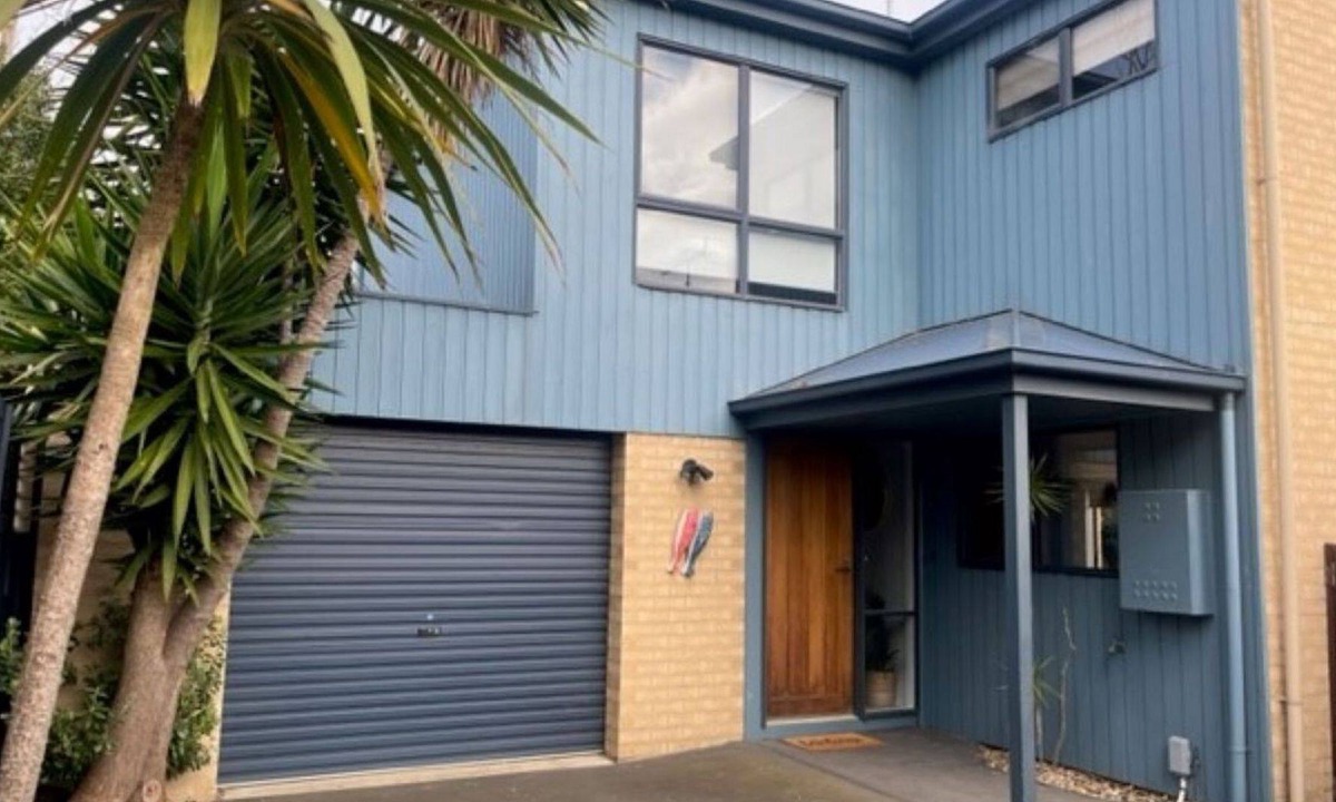 Torquay House | Golden Beach Classic