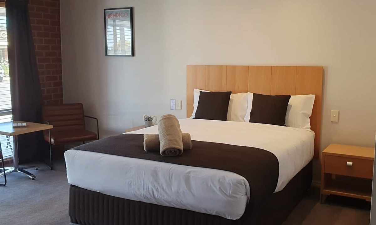 Strathdale Hotel | Golden Reef Motor Inn
