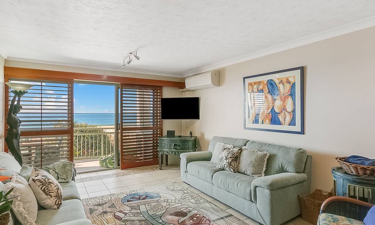 Bilinga Apartment | Golden Sea 10 - Absolute Beachfront Bilinga