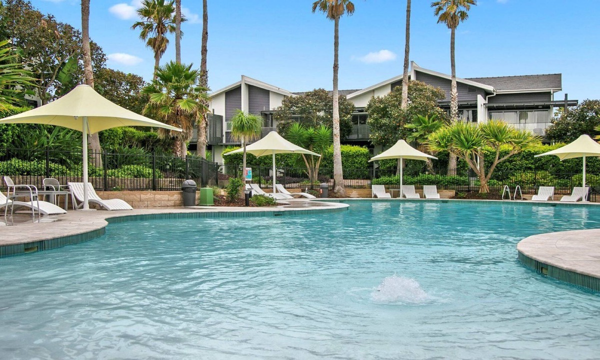 Magenta Shores House | Golf Views, Resort Pools, Tennis, Dining & Day Spa