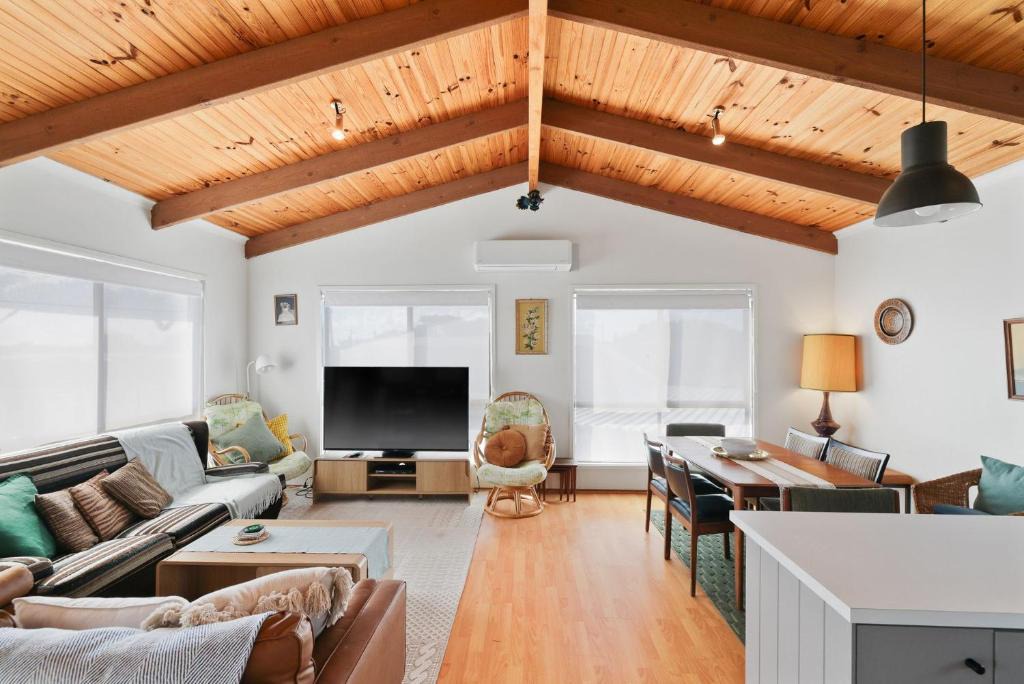 Surf Beach House | Good Vibes at Surf Beach with Spa