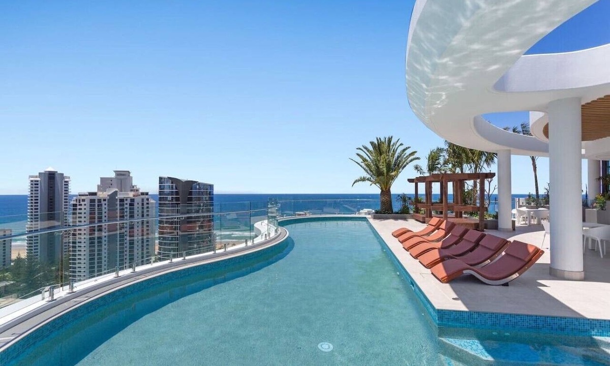 Broadbeach Apartment | Gorgeous 3rd Floor 3 BRM Apartment
