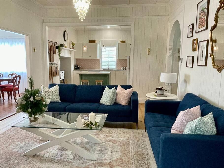 Booval House | Gorgeous Arthouse Queenslander In Ipswich