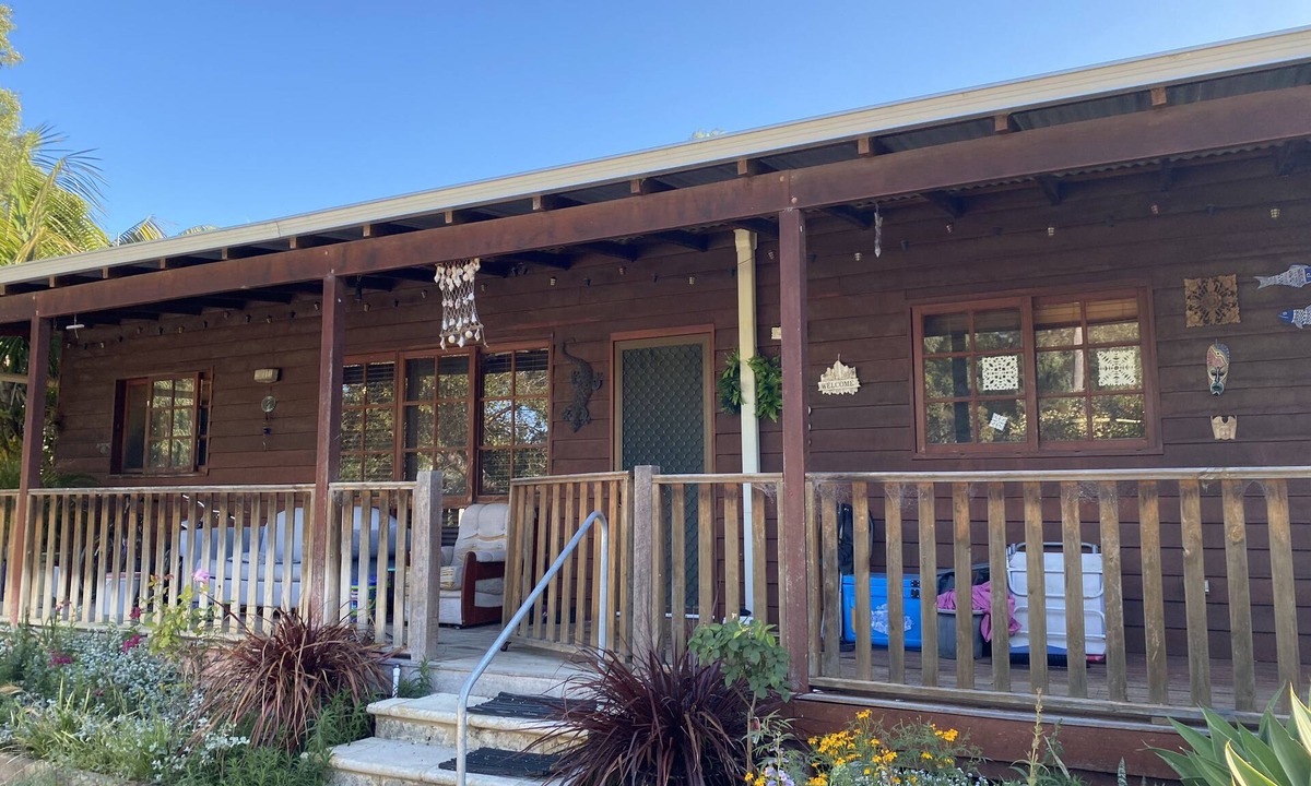 Bremer Bay House | Great location, walking distance to beach, shops and pub.