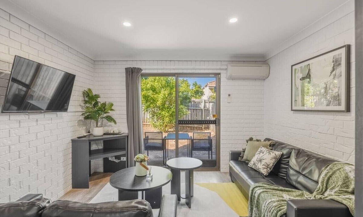 Eight Mile Plains House | GreatValue Stay| Pool | Parking | Prime Location
