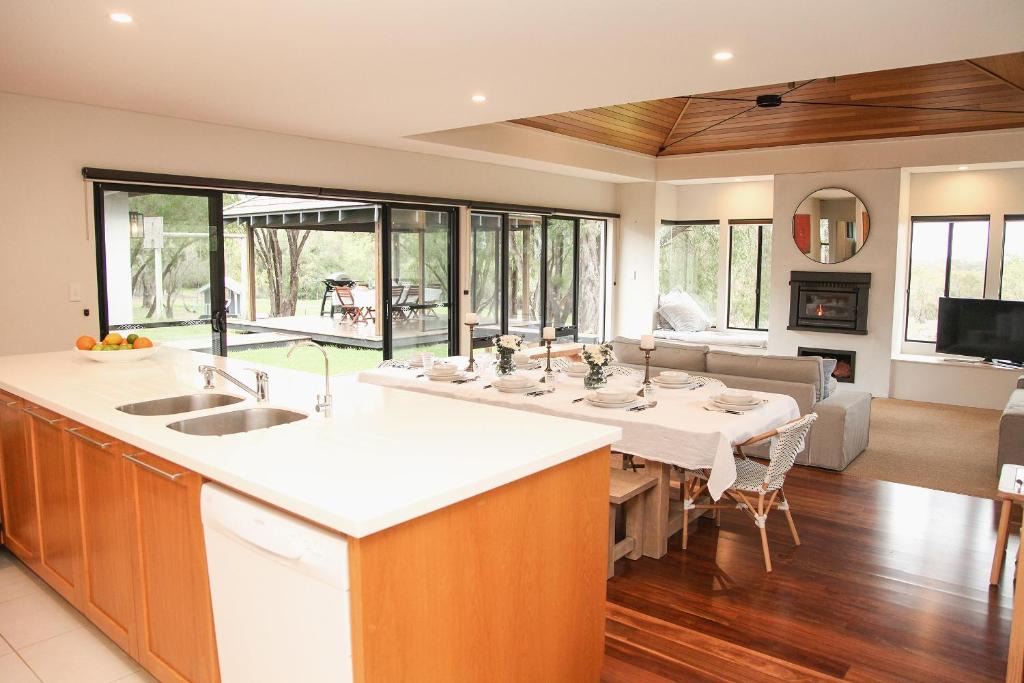 Quindalup House | Green Park - resort style rural retreat