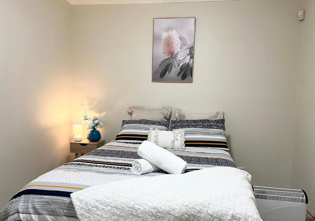 Cherrybrook Apartment | Ground Floor Unit underneath a family Home 3 Queen beds - NO Party, Gettogether