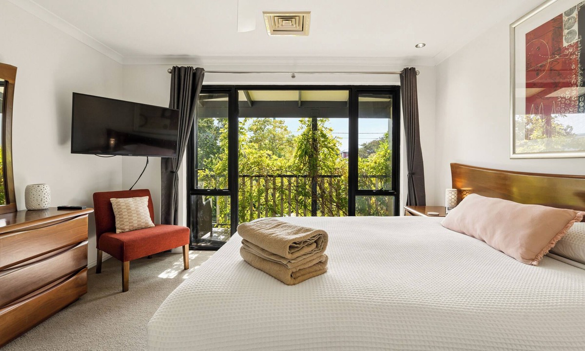 Fremantle House | Group stays for Friends, Families, Weddings and Events. Walkable to Fremantle