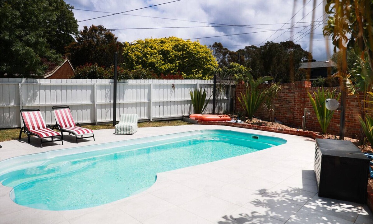 Grovedale House | Grove Retreat | Pool, Sauna & Family Fun