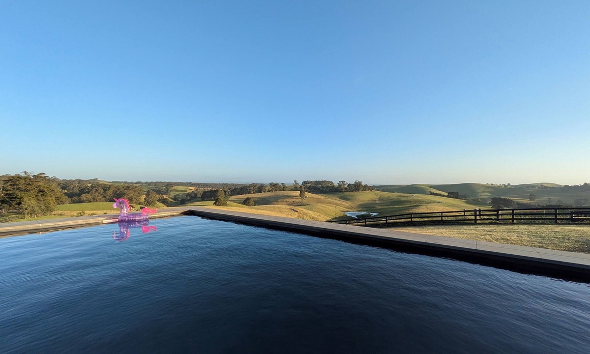 Hallston House | Hallston Estate-Luxury farm stay Endless horizons. Golden sunsets. Starry nights