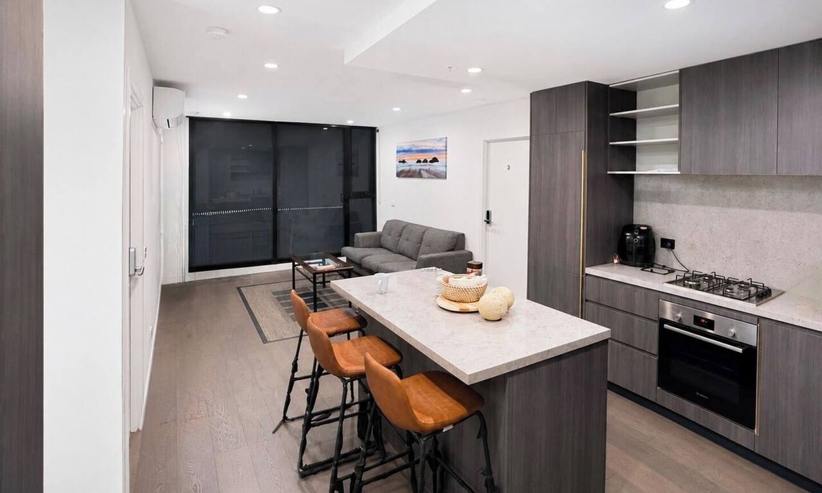 Sunshine Apartment | Hampshire Rd Sunshine · Own Room · Walk to Train