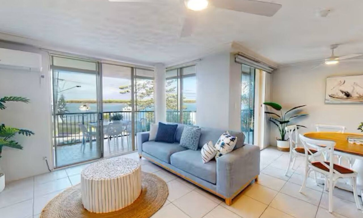 Biggera Waters Apartment | Hampton Beachside Apartment