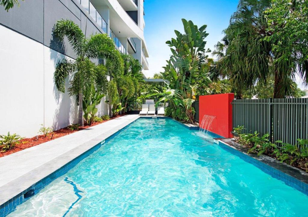 Biggera Waters Hotel | Harbour Quays Apartments
