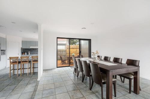 Safety Beach House | Hearthstone Haven - Spacious Beachside Group Getaway