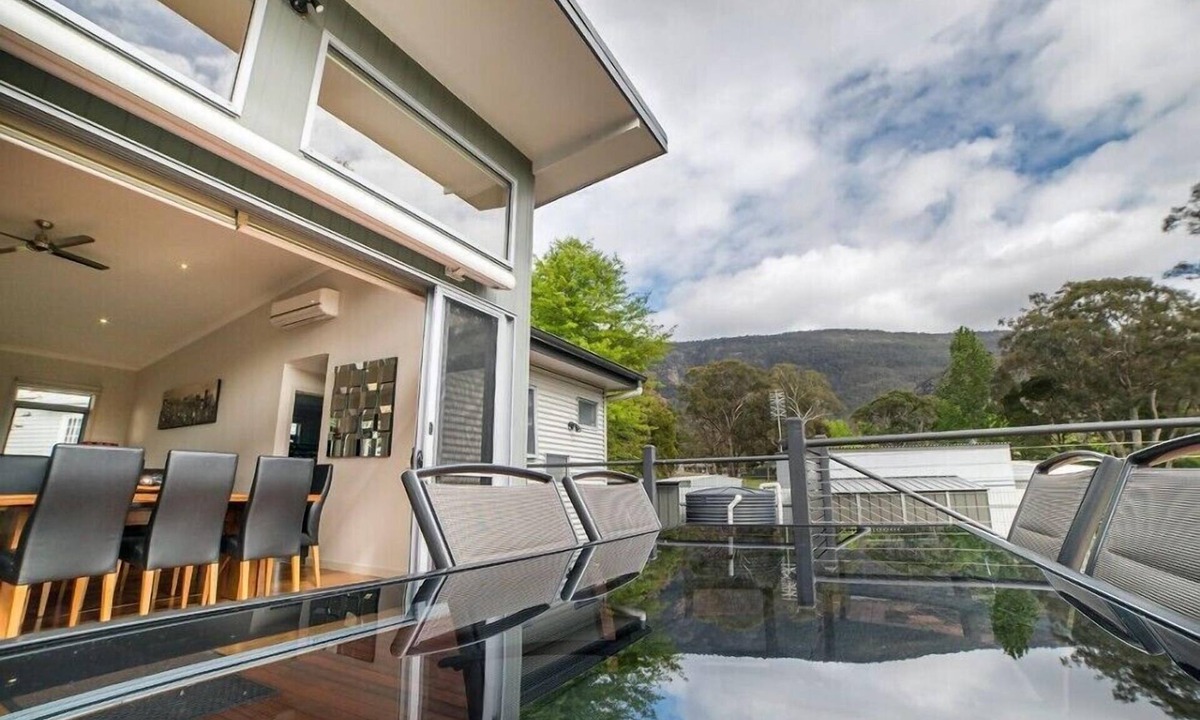 Halls Gap House | Hemley House - Three Bedroom, 2 bathroom House Halls gap