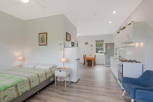 Central Tilba House | Henkley Cottage 4 Daniel