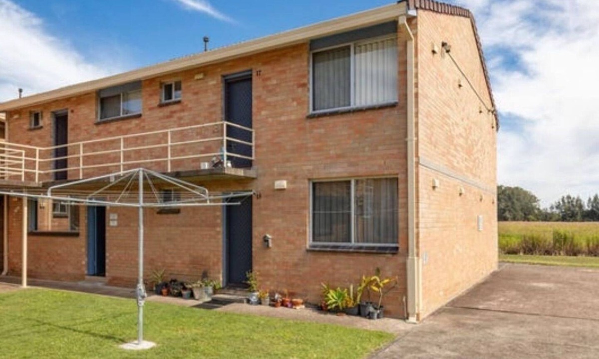 Tuncurry House | ~Hidden Gem~ U15/9 Point Road, Tuncurry Across the road from the lake.