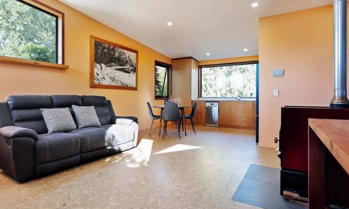West Launceston House | Hidden Retreat - Off Grid