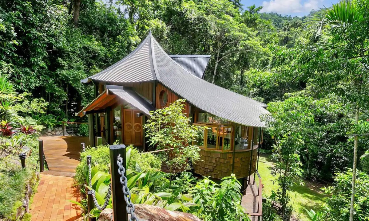 Earlville House | Hideaway Treehouse- A unique escape just 10mins from Cairns CBD