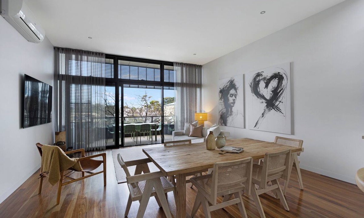 Barwon Heads Apartment | High end on Hitchcock
