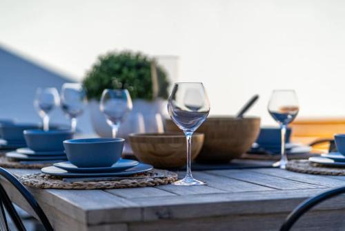 West Beach House | Higher Ground on Seaview - Rooftop Coastal Escape