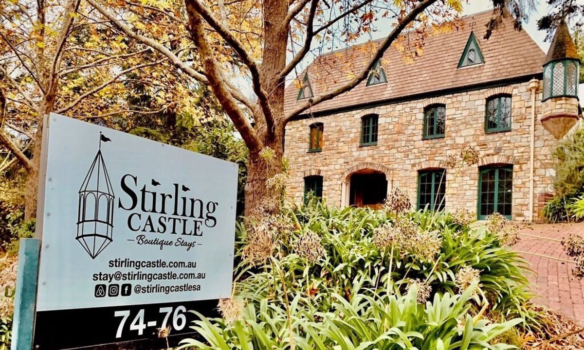 Stirling Apartment | Hilltop Escape with Friends | 4 bed/4 bath | 200m to Stirling Village | Aptos