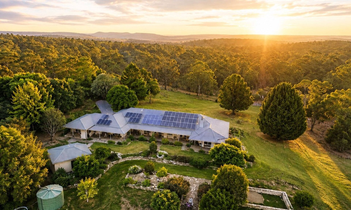 Mylor Apartment | Hilltop Haven Adelaide Hills Retreat Pet Friendly with Night and Day Yards
