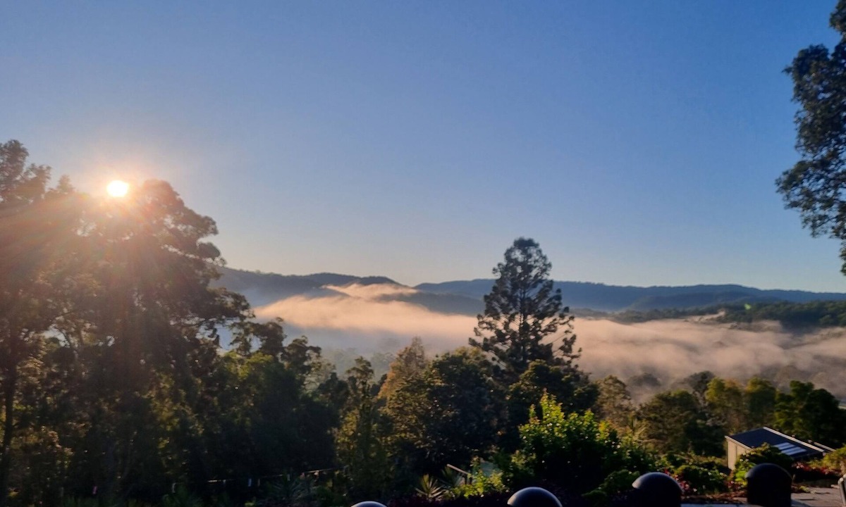 Canungra Bed & Breakfast | Hilltop hinterland heaven. 2 min drive to Canungra’s Main Str.