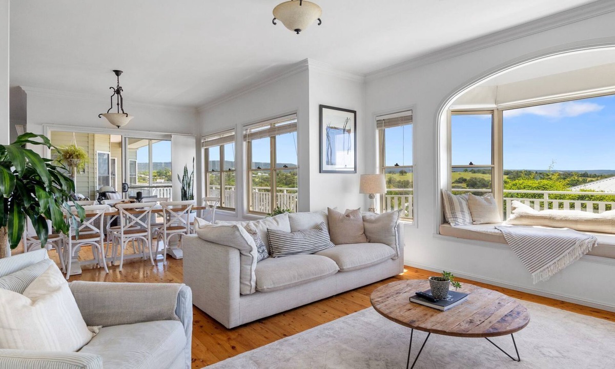 Milton House | Hillview House - A stylish country escape with breathtaking views