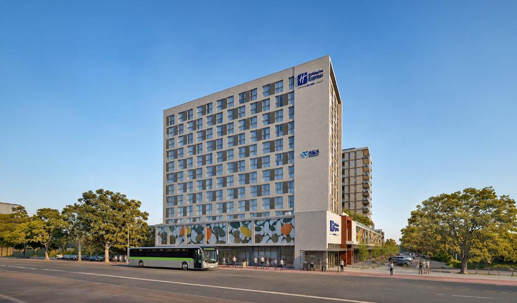 Cockburn Central Hotel | Holiday Inn Express Perth Cockburn Central by IHG