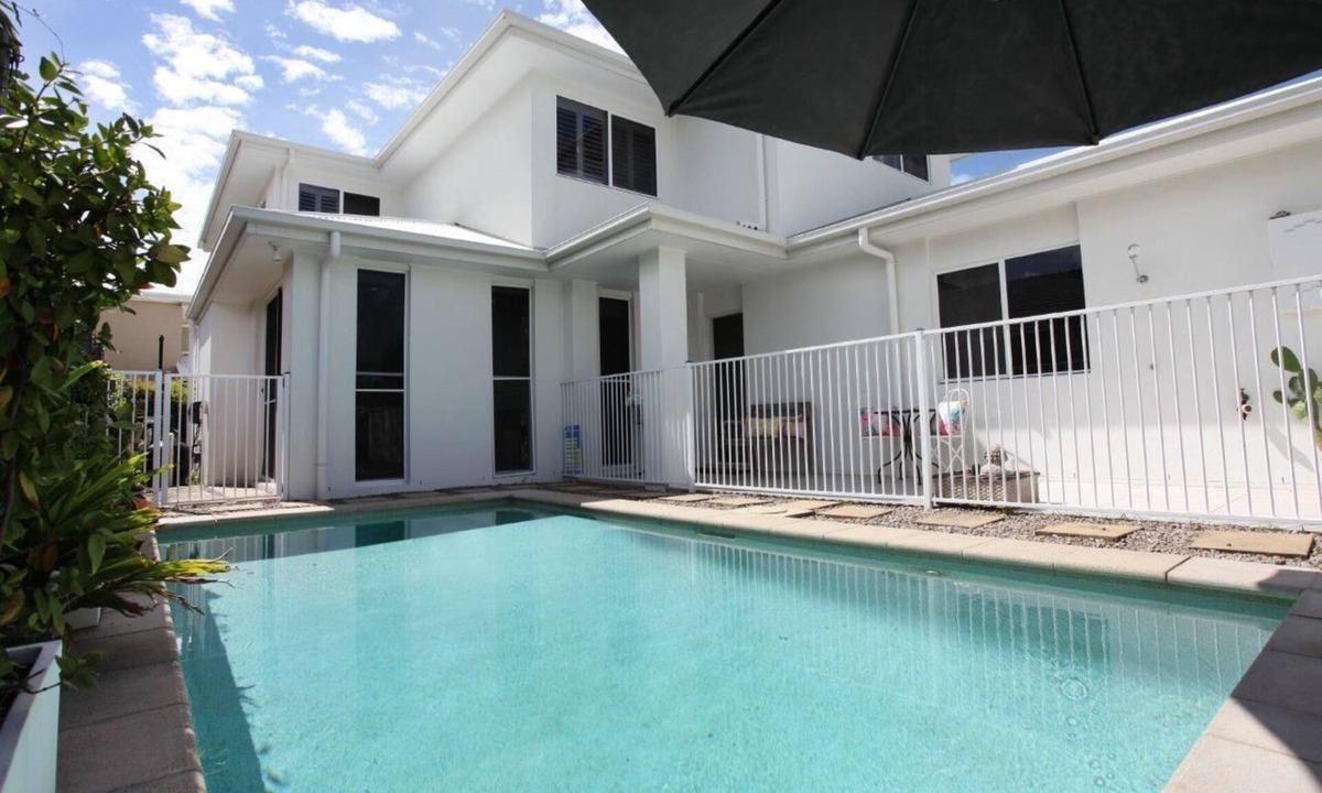 Dicky Beach House | Holiday on Coolum St Dicky Beach