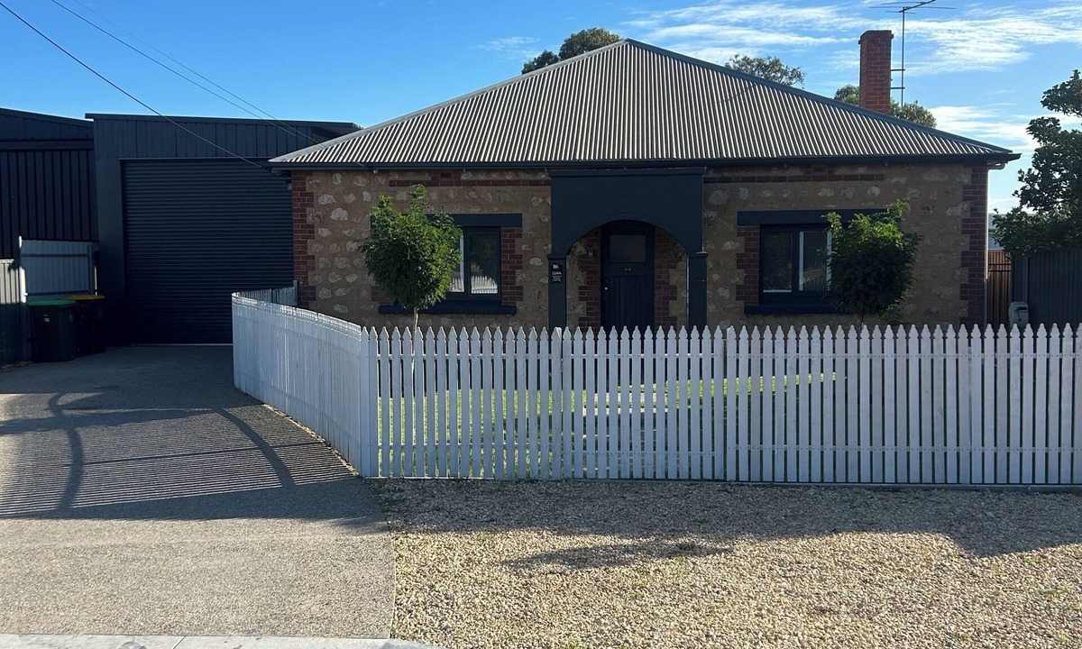 Seymour House | Holliday on Murray 114A Princes Hwy TailemBend