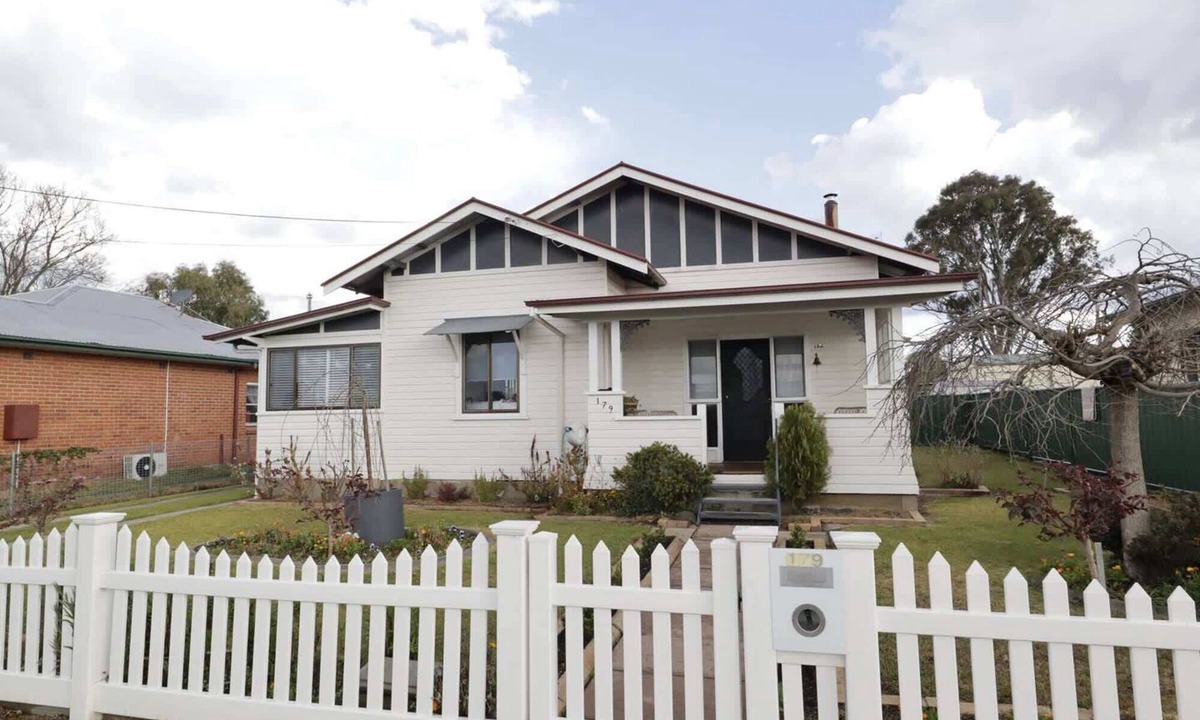 Tenterfield House | Homely 2-Bed Cottage Near Tenterfield Centre