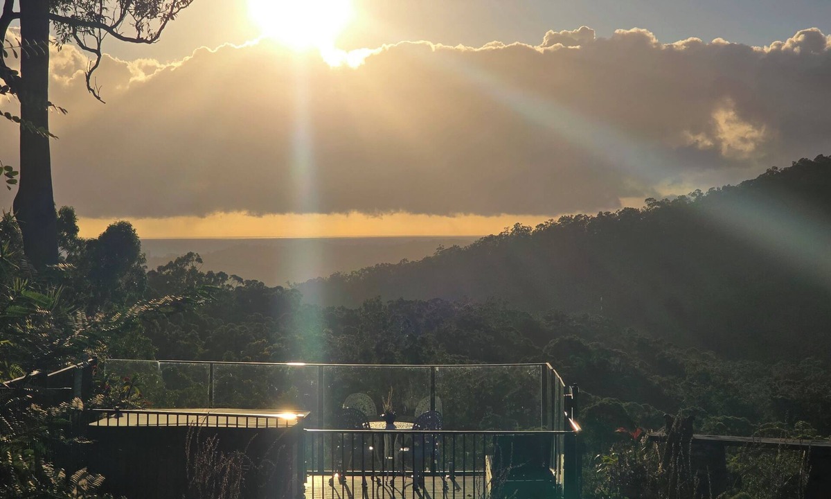 Bonogin House | Hot spa with Ocean Views - fire pit - 2 fully equipped retreats - privacy