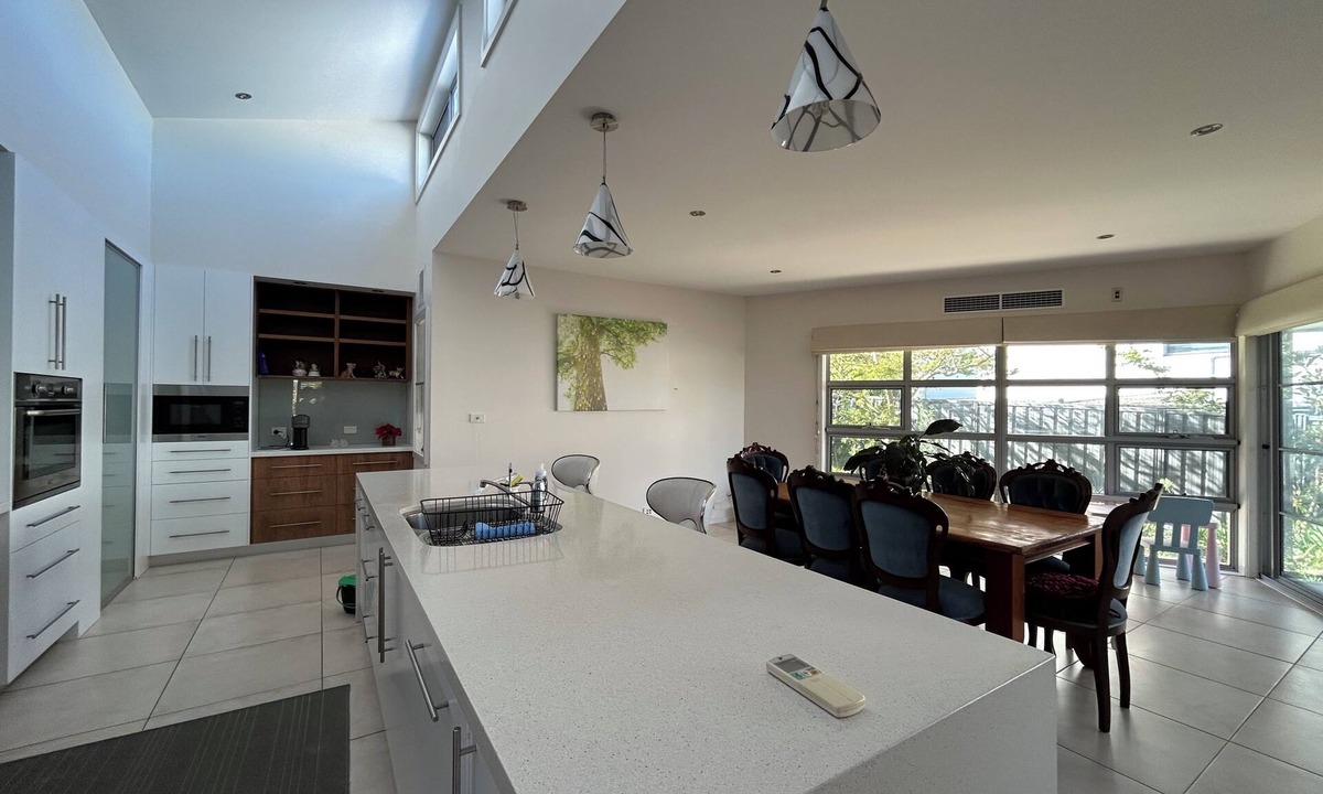 Bruce House | House is near to university, AIS, mountain, lake and CBD. Family - friendly.