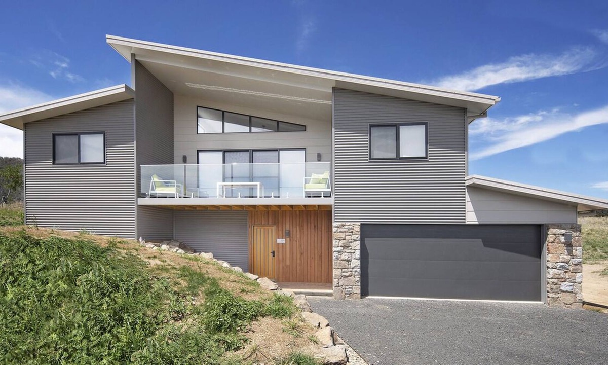 East Jindabyne House | Ideal for both winter and summer adventures in the Snowy Mountains.
