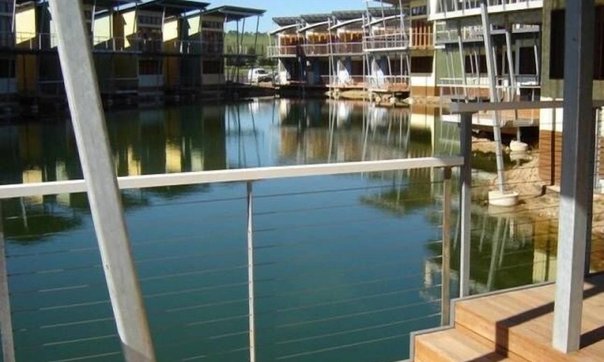 Normanville House | Ideal for Mixed Groups - Families or Couples. Easily accommodates 3 families