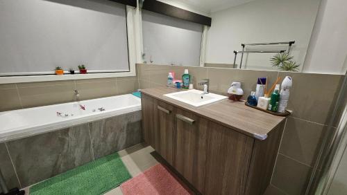 Wyndham Vale House | Immaculate Quiet Home Short n Long Stay Great Ocean Road Stopover