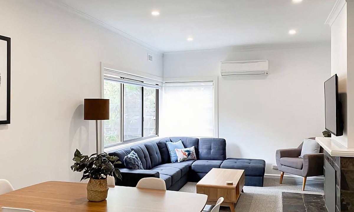 Torquay House | Immaculately prepared property is only 40 metres from the foreshore