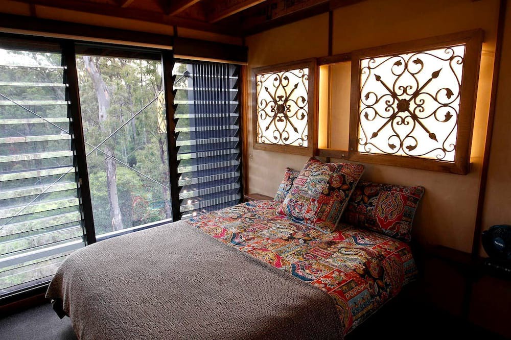 Austinville Cabin | Impressive Gold Coast Tree House Ideal for Unique Queensland Holidays