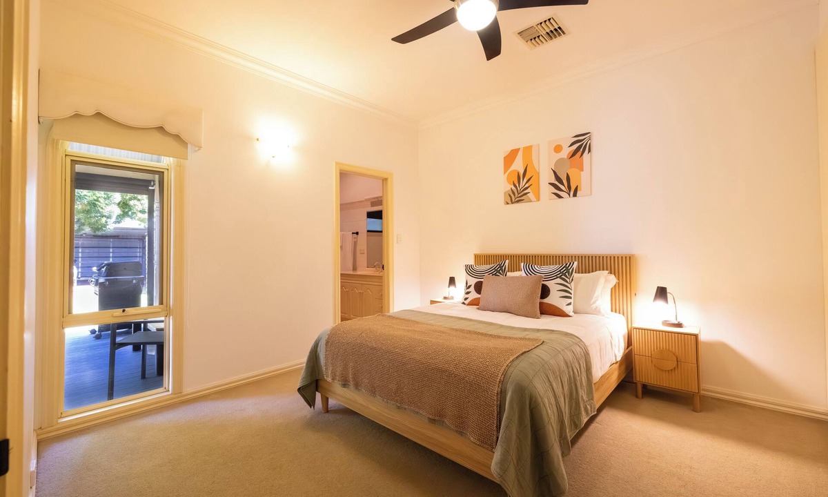 Mildura Central Business District House | Indulge - Private Pine
