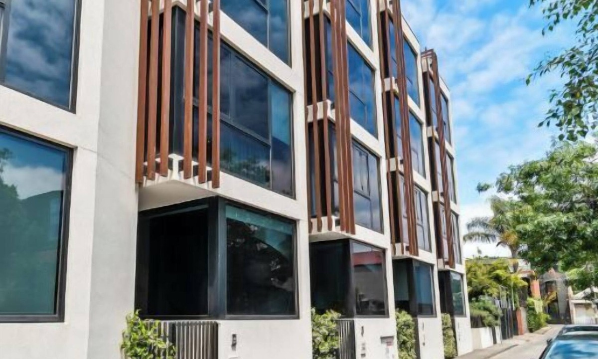 South Melbourne Apartment | Inner City 4 Level Luxury Townhouse+Lift. 3BR 3BTH