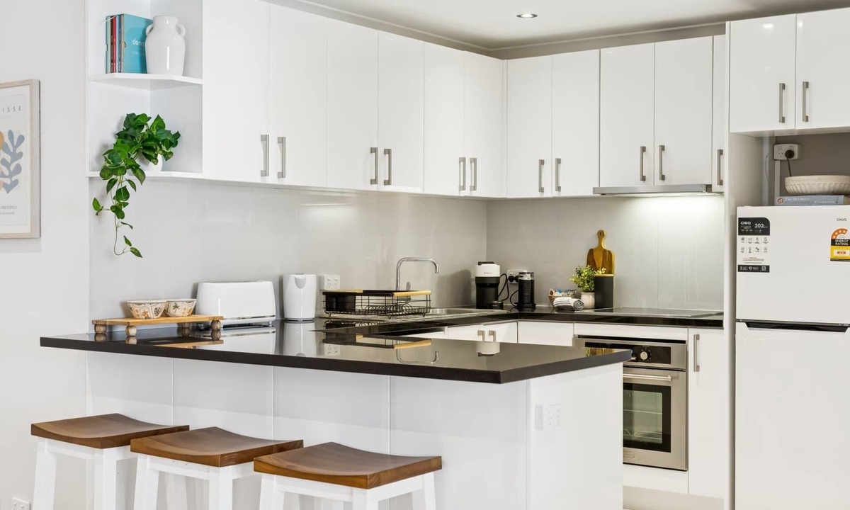 Northbridge Apartment | Inner-City Retreat on James Street Walk Everywhere