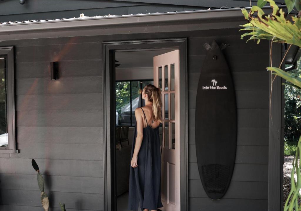 Palmwoods House | Into the Woods - Outdoor Bath, Firepit & Wood Fired Pizza Oven near Montville