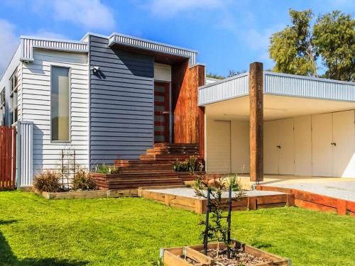 Smiths Beach House | Ironbark on Dolphin