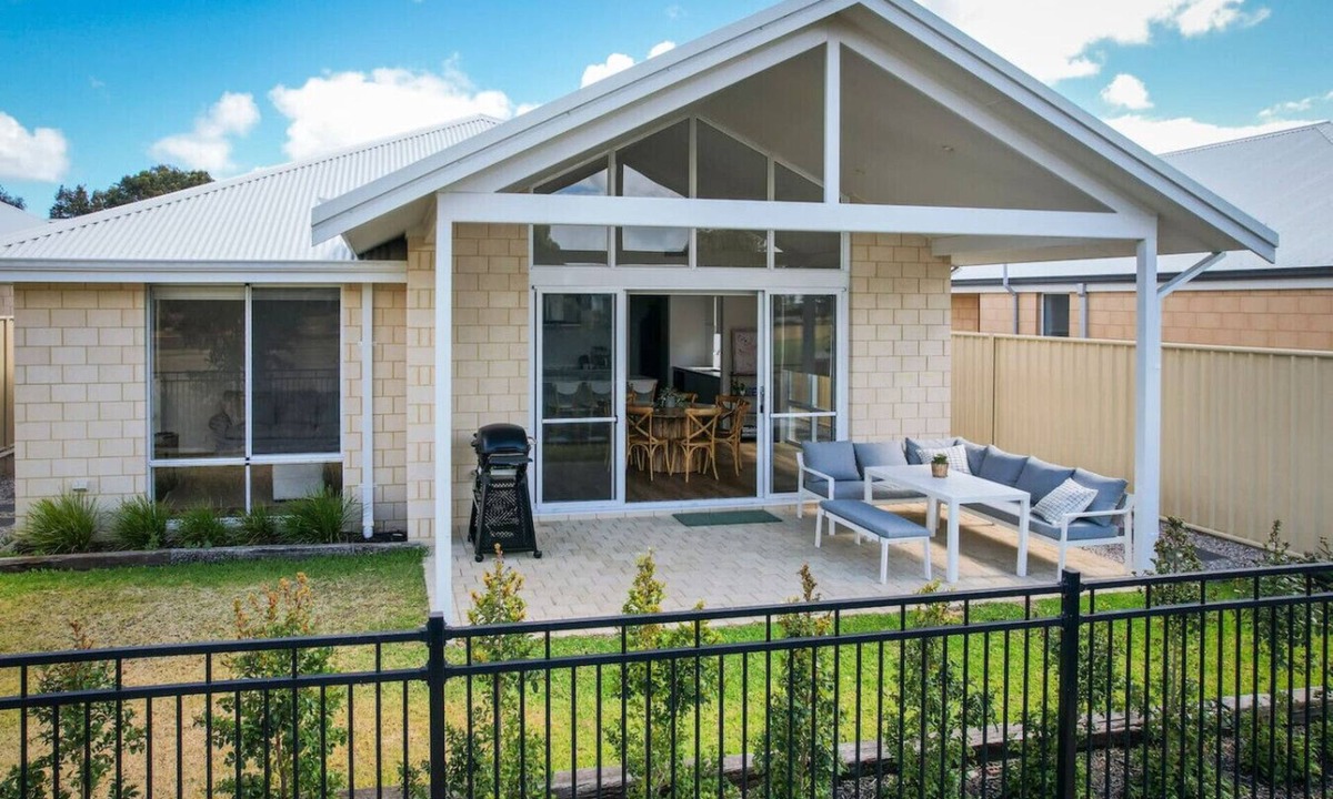Dunsborough House | Isla Escape - Pet Friendly Fully Air-Conditioned