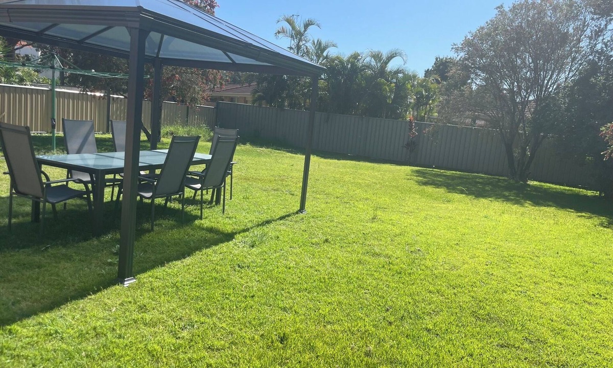 Forster House | It is a 2-minute walk to Stockland Shopping and 3-4 km drive to Forster beaches