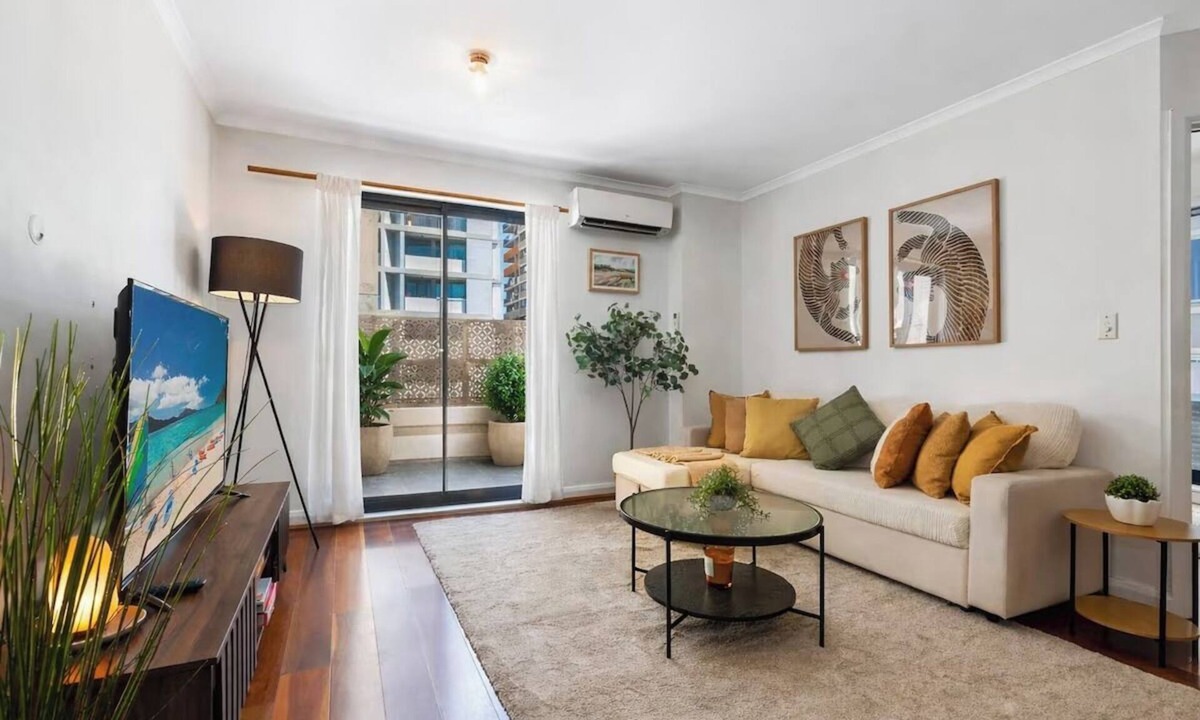 Redfern Apartment | Jack’s Cozy 2-Bedroom Retreat in Beautiful Redfern With AC + Free Parking