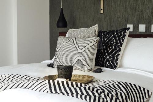 Mogo Villa | Jaguar Stay