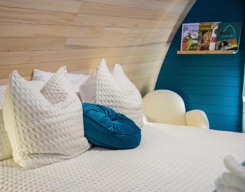 Griffith Bed & Breakfast | Jen's Garden Pods
